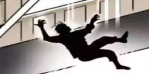 নয়ডায় ১৭ তলা থেকে পড়ে শিশুর মৃত্যু