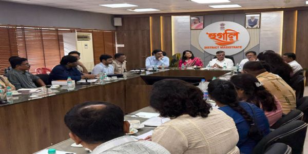 হুগলি জেলা প্রশাসনিক দফতরে জনস্বার্থে গুরুত্বপূর্ণ বৈঠক