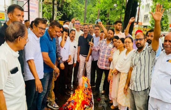 নেশার কারবার রুখতে হলদ্বানিতে পুলিশের বিরুদ্ধে বিক্ষোভ