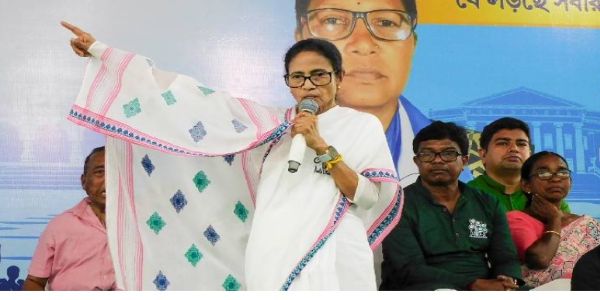 টিএমসিপির প্রতিষ্ঠা দিবসের সভায় গাড়ি আটকে বিশৃঙ্খলা, পুলিশের ভূমিকায় ক্ষুব্ধ মমতা