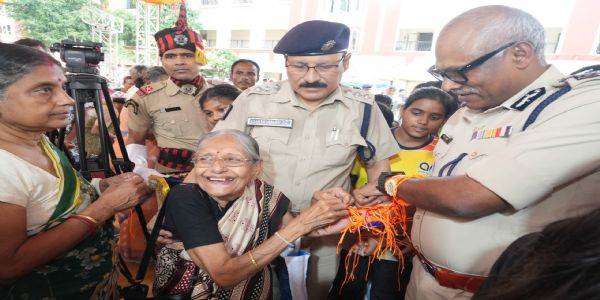 কলকাতা পুলিশের সদর দফতরে লালবাজারে রাখীবন্ধন উৎসব পালিত