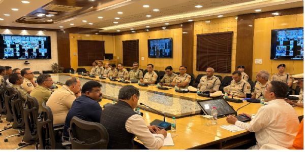 নেপালের বিপর্যয়ে আটকে পড়া রাজ্যবাসীর স্বজনদের সঙ্গে মুখ্যমন্ত্রীর ভিডিও কনফারেন্স, নিরাপদ প্রত্যাবর্তনের আশ্বাস