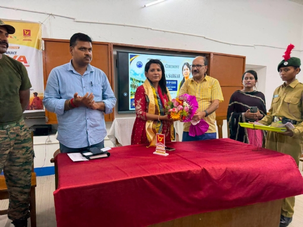 জিরাট কলেজে নেশা মুক্ত সমাজ গঠন কর্মসূচিতে মন্ত্রী সুমনা সরকার