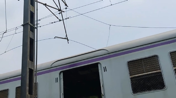 তার ছিড়ে বন্ধ রেল পরিষেবা