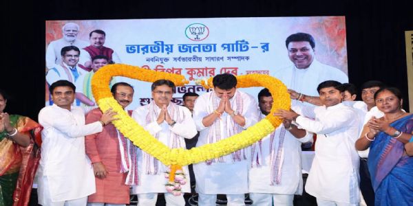 কার্যকর্তাদের কাজে লাগিয়ে সংগঠনকে এগিয়ে নেওয়ার শিল্প জানেন বিপ্লব : মানিক সাহা