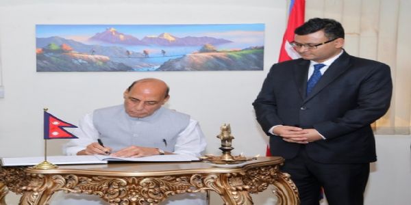 দিল্লিতে নেপাল দূতাবাসে গিয়ে বিপর্যয়ের জন্য সমবেদনা রাজনাথের