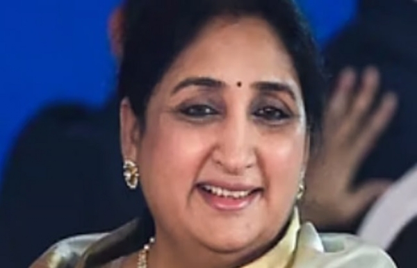 সুনেত্রাকে নিয়ে মন্তব্য, ক্ষোভ মুখ্যমন্ত্রী ফড়নবিসের