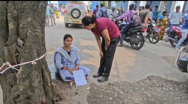 আরামবাগ মেডিকেল কলেজে ধরনাই গৃহবধূ