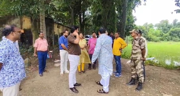 বিভিন্ন কার্যালয় এর স্থান নির্মাণের জন্য  প্রতিনিধিদল পর্যবেক্ষণে