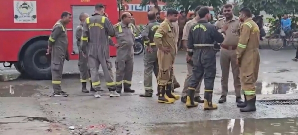 গ্রেটার নয়ডায় ইলেকট্রনিক চিপ কারখানায় অগ্নিকাণ্ড; নিহত দুই দমকল কর্মী, আহত ৩