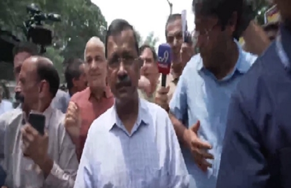 ই-২০ জ্বালানির বিরোধিতায় প্রধানমন্ত্রীর বাসভবন অভিযানে আপ , ফিরোজ শাহ রোডে ধর্নায় কেজরিওয়াল