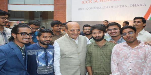 ‘ভারতে গিয়ে বাংলাদেশের দূত হয়ে ওঠো’ আইসিসিআর বৃত্তিপ্রাপ্ত বাংলাদেশি শিক্ষার্থীদের উদ্দেশে ভারতীয় হাইকমিশনার দীনেশ ত্রিবেদীর আহ্বান
