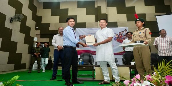 হাফলঙে ‘নিযুত মইনা’ ও ‘নিযুত বাবু’ প্রকল্পের আবেদনপত্র বিতরণ