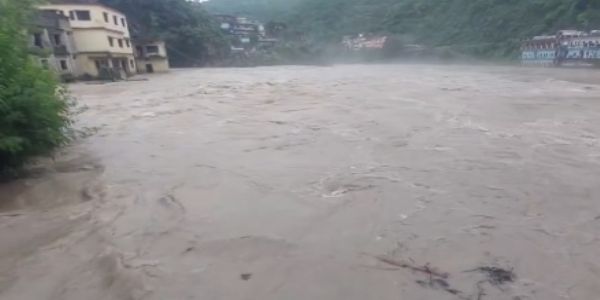 উত্তরাখণ্ডের রুদ্রপ্রয়াগে ভারী বৃষ্টি, বিপদসীমার ওপরে অলকানন্দার জলস্তর