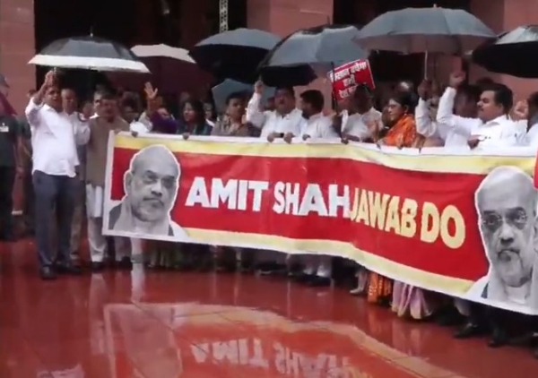 লোকসভা ও রাজ্যসভায় তুমুল হট্টগোল, দুই কক্ষেরই অধিবেশন মুলতুবি