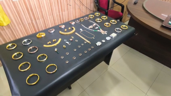 কোটি টাকার সোনা হিরা