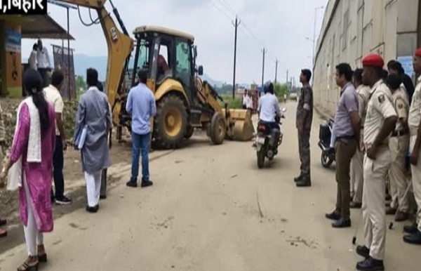 অবৈধ দখলের বিরুদ্ধে নবাদা প্রশাসনের বড় পদক্ষেপ, ভাঙা হল ২৭টি দোকান