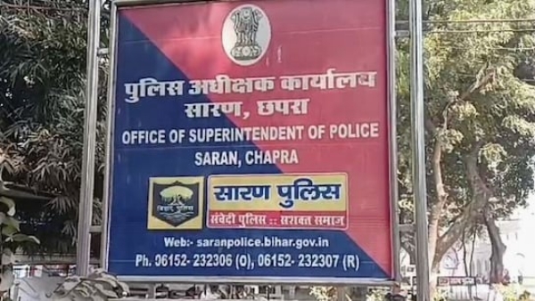 সারণে ১২ মদ ব্যবসায়ী-সহ ২৩ জন গ্রেফতার