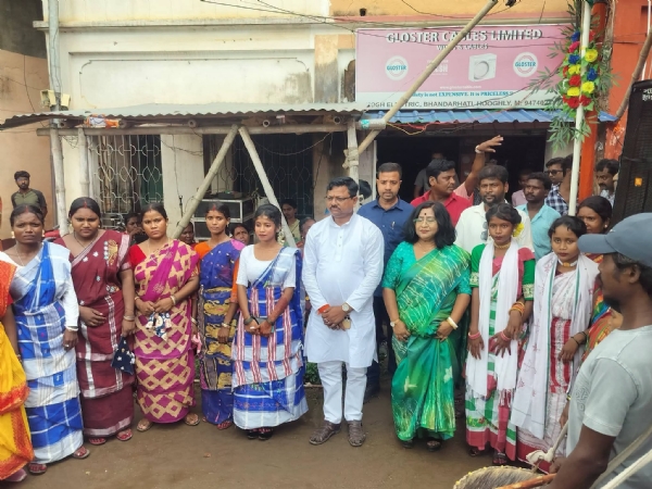 বিশ্ব আদিবাসী দিবসে বিজেপি জেলা সভাপতি সুশান্ত বেড়া