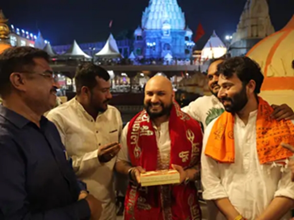 মহাকালের ভস্ম আরতিতে সামিল গায়ক বি প্রাক, সন্ধ্যায় ‘শিবতত্ত্ব-শ্রাবণ কলা উৎসব’-এ পরিবেশনা