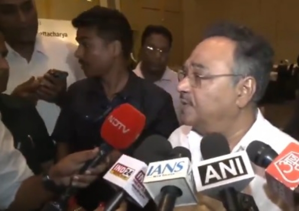 মমতাকে ঘিরে বিক্ষোভের ঘটনায় ক্ষুব্ধ শমীক ভট্টাচার্য মমতাকে ঘিরে বিক্ষোভের ঘটনায় ক্ষুব্ধ শমীক ভট্টাচার্য