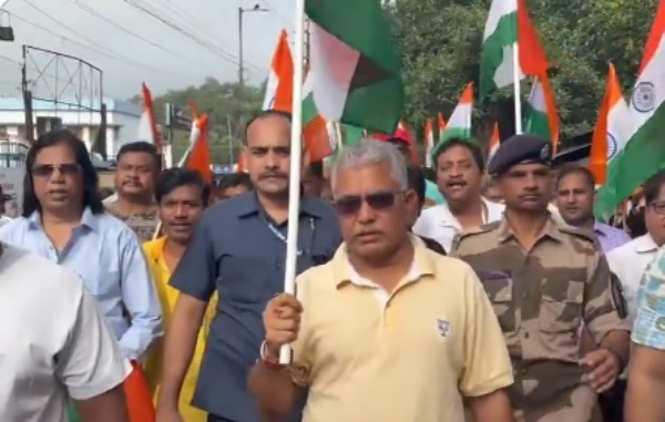 উৎসাহ-উদ্দীপনায় খড়গপুরে তিরঙ্গা যাত্রার আয়োজন যোগ মন্ত্রী দিলীপের