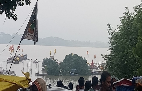 প্রয়াগরাজে ফুলেফেঁপে উঠছে গঙ্গা-যমুনা, প্রতিদিনই বাড়ছে জলস্তর