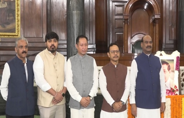 পি. এ. সাংমা-র জন্মজয়ন্তীতে শ্রদ্ধাঞ্জলি লোকসভার স্পিকার ও রাজ্যসভার ডেপুটি চেয়ারম্যানের