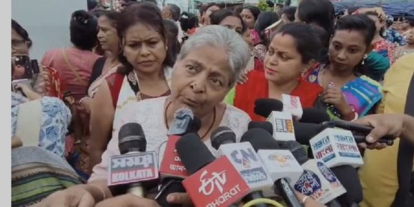 প্রধানমন্ত্রীর কনভয় থামিয়ে বার্ধক্য ভাতার আবেদন বৃদ্ধার, সহযোগিতার আশ্বাস শুভেন্দু অধিকারীর