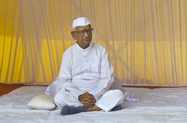 সুস্থ হয়ে উঠেছেন আন্না হাজারে, হাসপাতাল থেকে পেলেন ছুটি