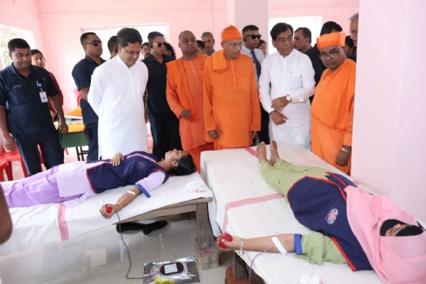 রক্তদান শিবিরে মুখ্যমন্ত্রী
