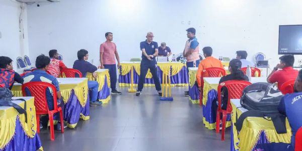 ক্রিকেট কোচিংয়ে জোর, পাঁচ দফায় প্রশিক্ষণ শেষ সিএবি-র র