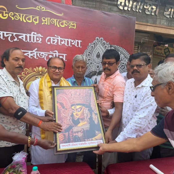 বৈদ্যবাটি চৌমাথায় দুর্গাপুজোর খুঁটিপুজোয় বিধায়ক দিলীপ সিং