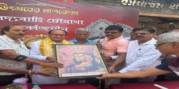 বৈদ্যবাটি চৌমাথায় দুর্গাপুজোর খুঁটিপুজোয় বিধায়ক দিলীপ সিং