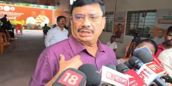 পুরভোটের আগে বিজেপি দফতরে প্রাক্তন মেয়র পারিষদ তারক সিং, জল্পনা তুঙ্গে