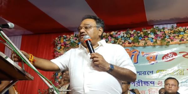 ‘আগে বলেননি কেন, এখন বলছেন কেন?’ মদন মিত্রকে নিশানা শমীক ভট্টাচার্যের