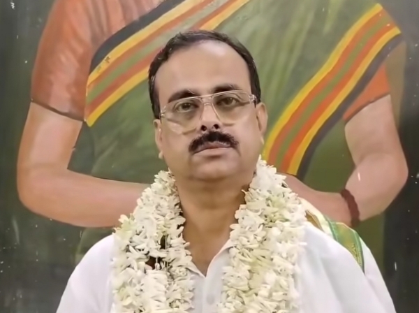 পুনরায় জেলা কংগ্রেসের সভাপতি সুব্রত মুখার্জি, উত্তরপাড়ায় দলীয় সংবর্ধনা