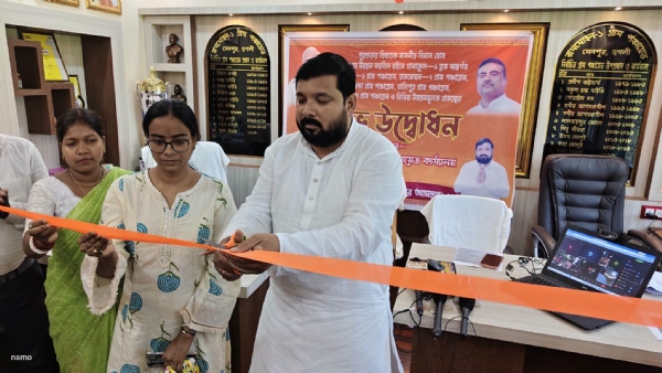 জনকল্যাণে নতুন উদ্যোগ, খানাকুলে ১৪টি হাই মাস্ট লাইট ও ২টি জলছত্রের উদ্বোধন