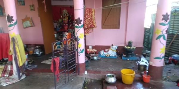 পূজোর মুখে পূর্ব চানমারিতে চোরের দৌরাত্ম্য, পুলিশে আস্থা হারিয়ে রাত জেগে গ্রাম পাহারায় এলাকাবাসী