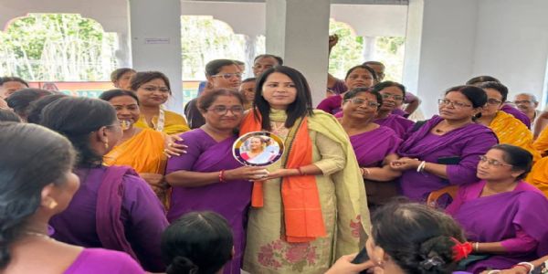 জিরাটে আশা কর্মীদের সঙ্গে সৌজন্য সাক্ষাৎ ও মতবিনিময়, প্রশংসা মন্ত্রী সুমনা সরকারের