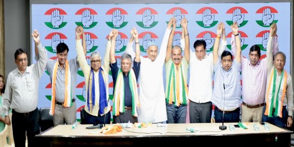 দিল্লিতে কংগ্রেসে যোগদান একঝাঁক শিক্ষাবিদের