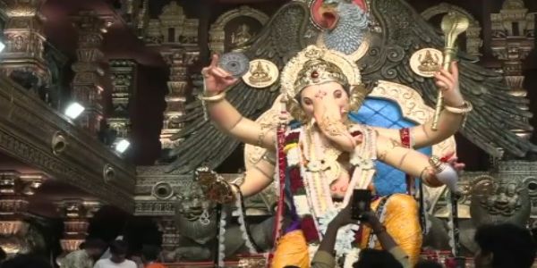 সিদ্ধিদাতার আরাধনায় মেতেছে সমগ্র দেশ, গণেশ চতুর্থীতে পূজার্চনা ভক্তদের