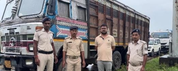 গলগলিয়ায় অবৈধ বালি পরিবহণে ট্রাক আটক, ৮.৩২ লক্ষ টাকা জরিমানা গলগলিয়ায় অবৈধ বালি পরিবহণে ট্রাক আটক, ৮.৩২ লক্ষ টাকা জরিমানা