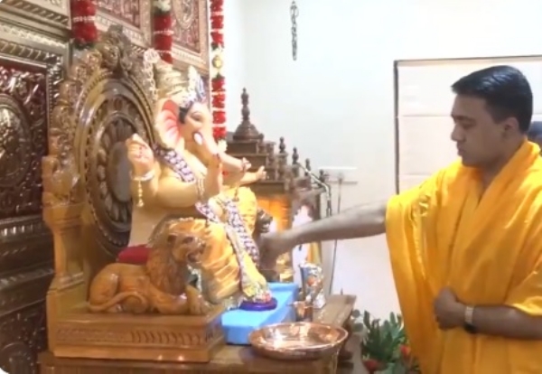 বাসভবনে গণেশ আরাধনা গোয়ার মুখ্যমন্ত্রীর