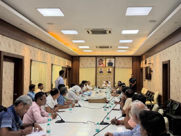 কলকাতা ময়দানস্থিত পরিবহন তাঁবুতে অর্জুন সিং বৈঠকে