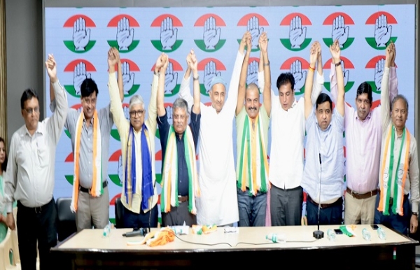 দিল্লিতে কংগ্রেসে যোগদান একঝাঁক শিক্ষাবিদের