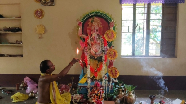 গোঘাটের বেঙ্গাইয়ে আলু ব্যবসায়ীদের উদ্যোগে গণেশ আরাধনা