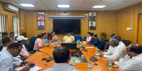 কলকাতায় শ্রম দফতরের গুরুত্বপূর্ণ বৈঠক: বিড়ি শ্রমিকদের অধিকার ও কল্যাণ নিয়ে শিল্পমালিকদের সঙ্গে আলোচনা