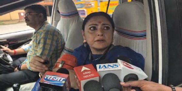 সল্টলেকে আচমকা পরিদর্শনে নগর উন্নয়ন মন্ত্রী, দখলমুক্ত ফুটপাতের নির্দেশ অগ্নিমিত্রা পালের