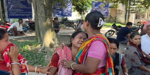 লরিতে মাল বাঁধতে গিয়ে দড়ি ছিঁড়ে পড়ে মৃত্যু মজুরের, মালদায় চাঞ্চল্য